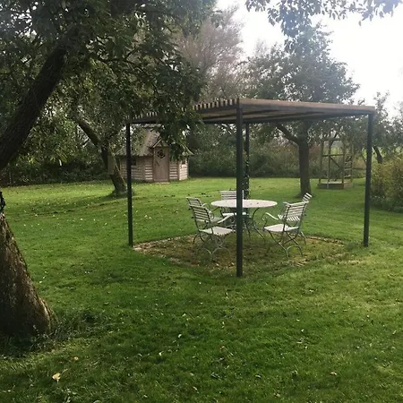 Διαμέρισμα Lovely With Garden Schillig